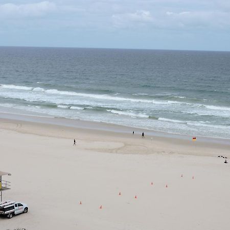 President Holiday Apartments - Absolute Beachfront Gold Coast Esterno foto
