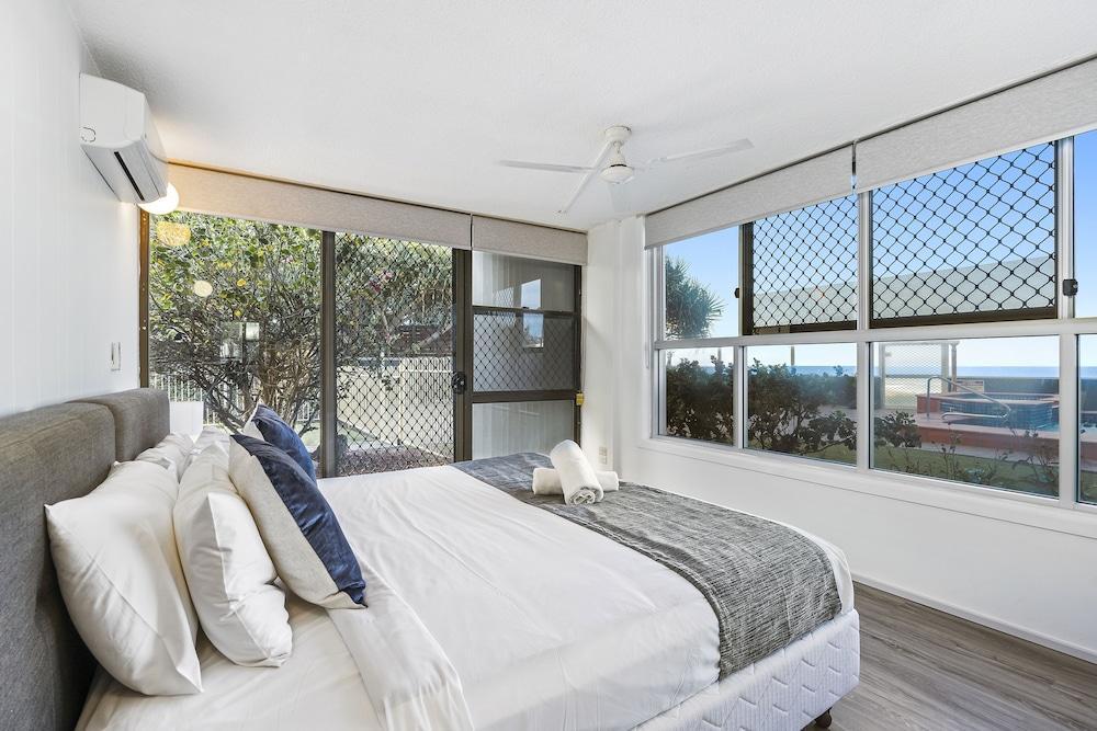 President Holiday Apartments - Absolute Beachfront Gold Coast Esterno foto