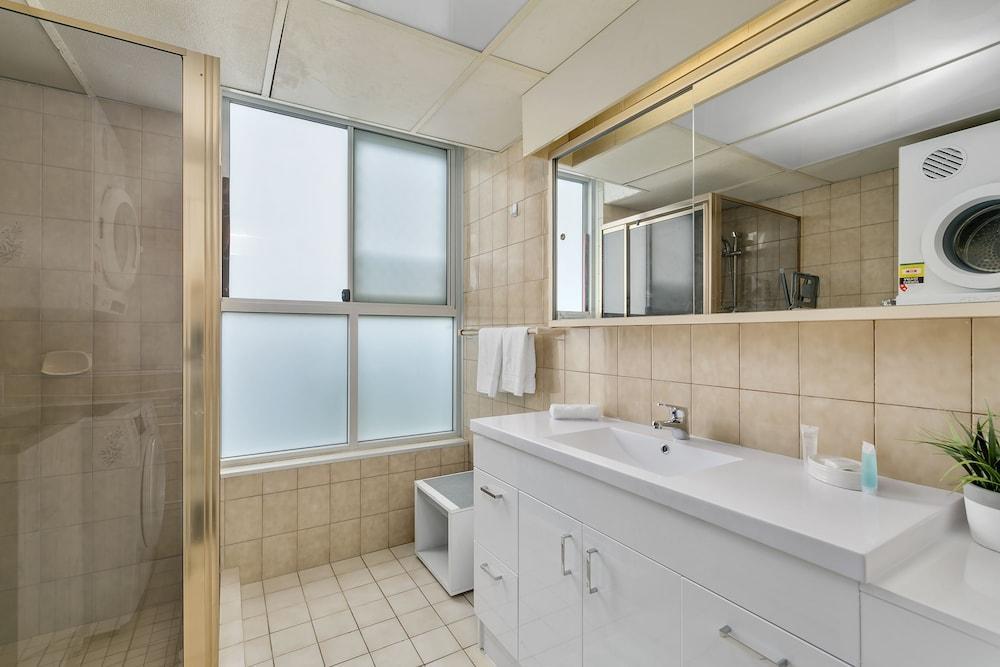 President Holiday Apartments - Absolute Beachfront Gold Coast Esterno foto