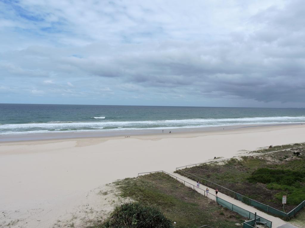 President Holiday Apartments - Absolute Beachfront Gold Coast Esterno foto