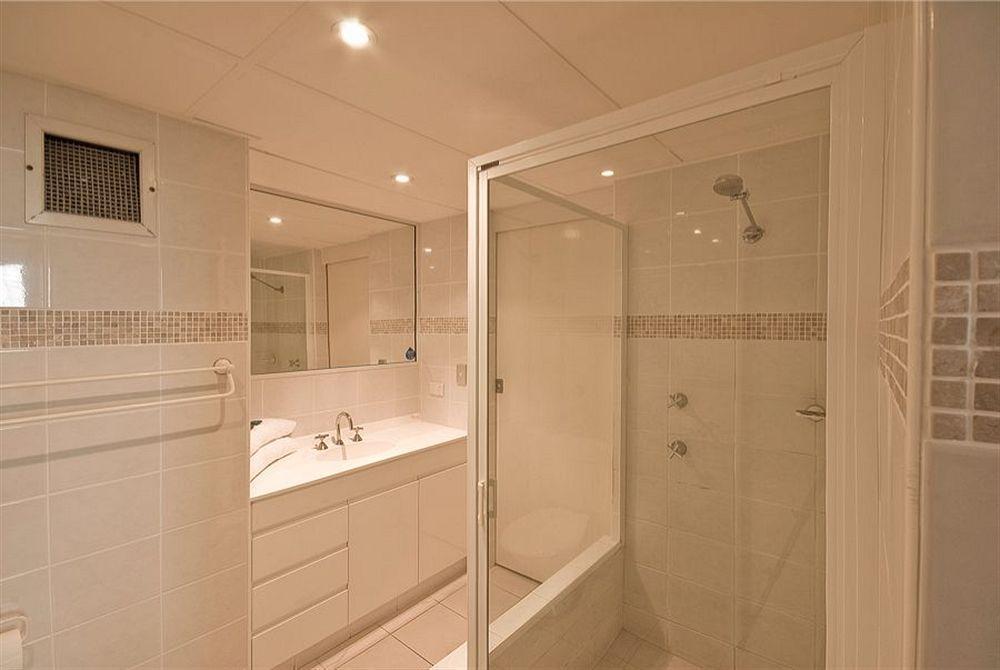 President Holiday Apartments - Absolute Beachfront Gold Coast Esterno foto