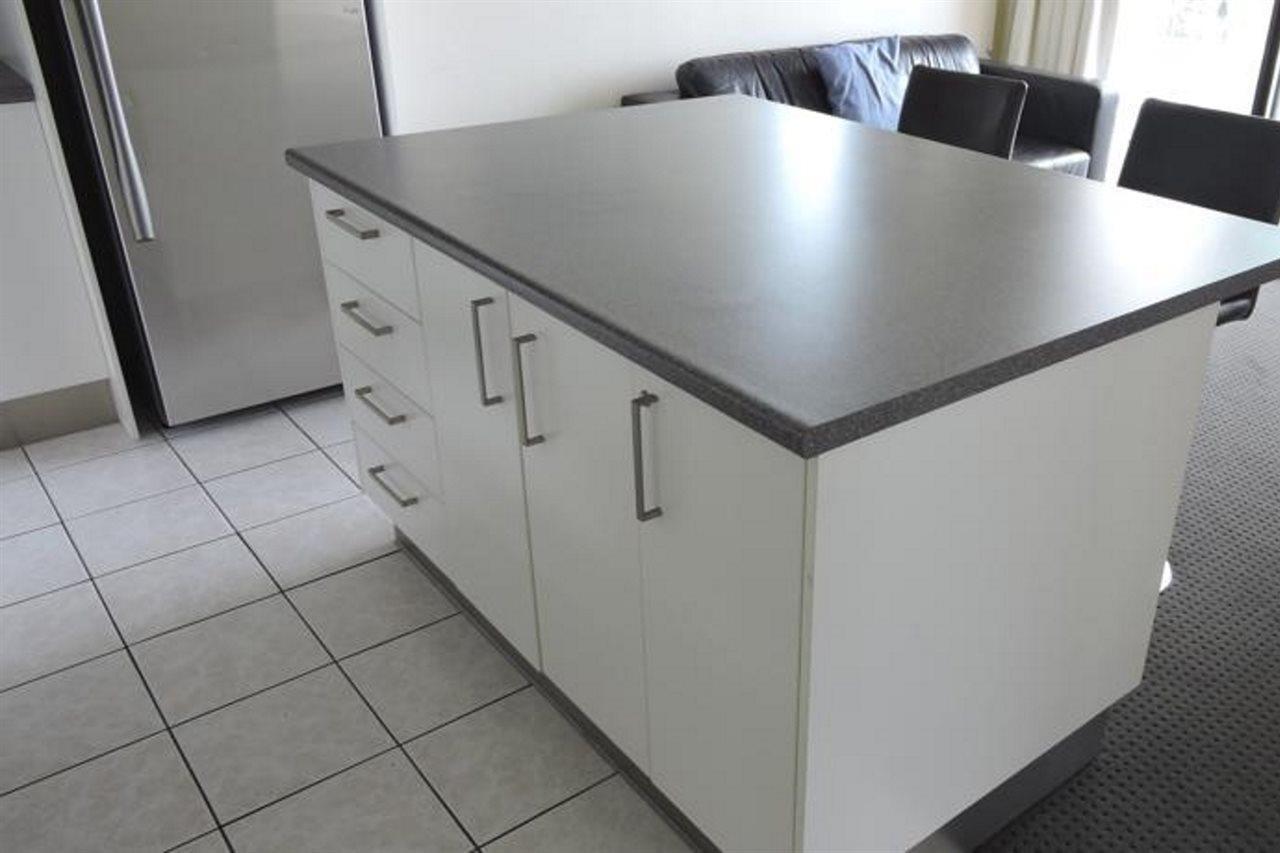President Holiday Apartments - Absolute Beachfront Gold Coast Esterno foto
