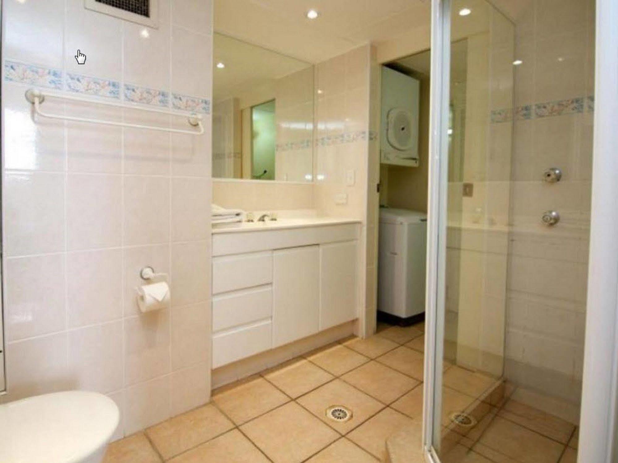 President Holiday Apartments - Absolute Beachfront Gold Coast Esterno foto