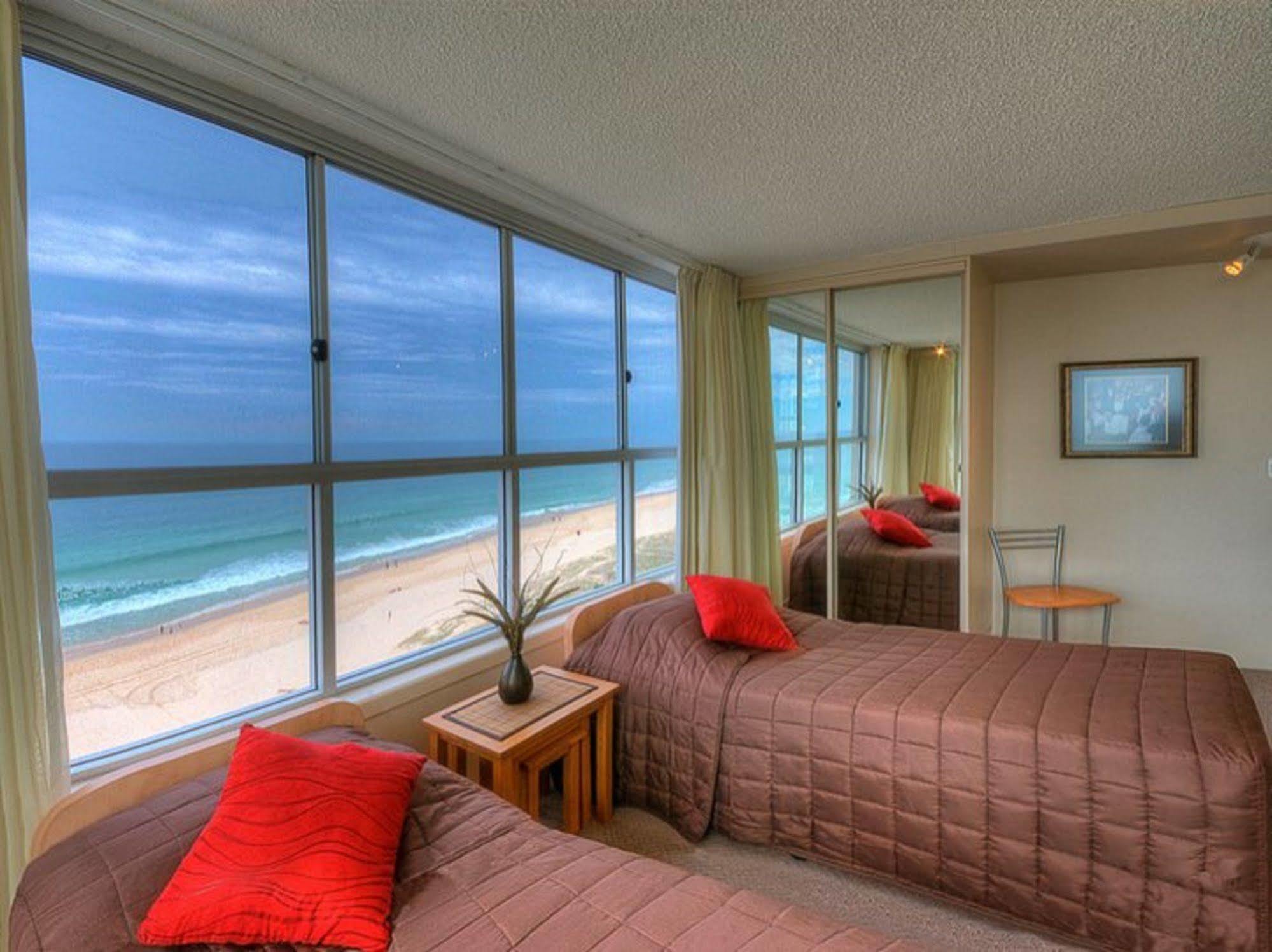 President Holiday Apartments - Absolute Beachfront Gold Coast Esterno foto