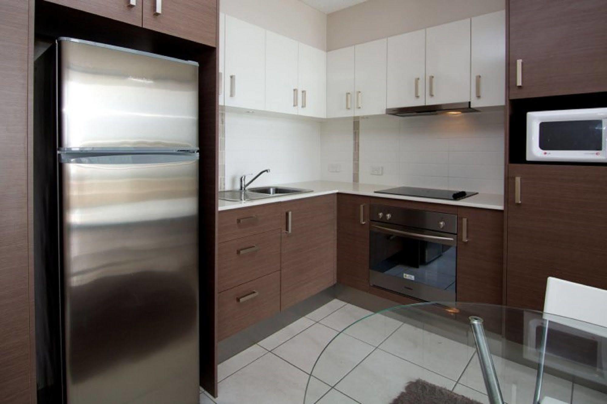 President Holiday Apartments - Absolute Beachfront Gold Coast Esterno foto