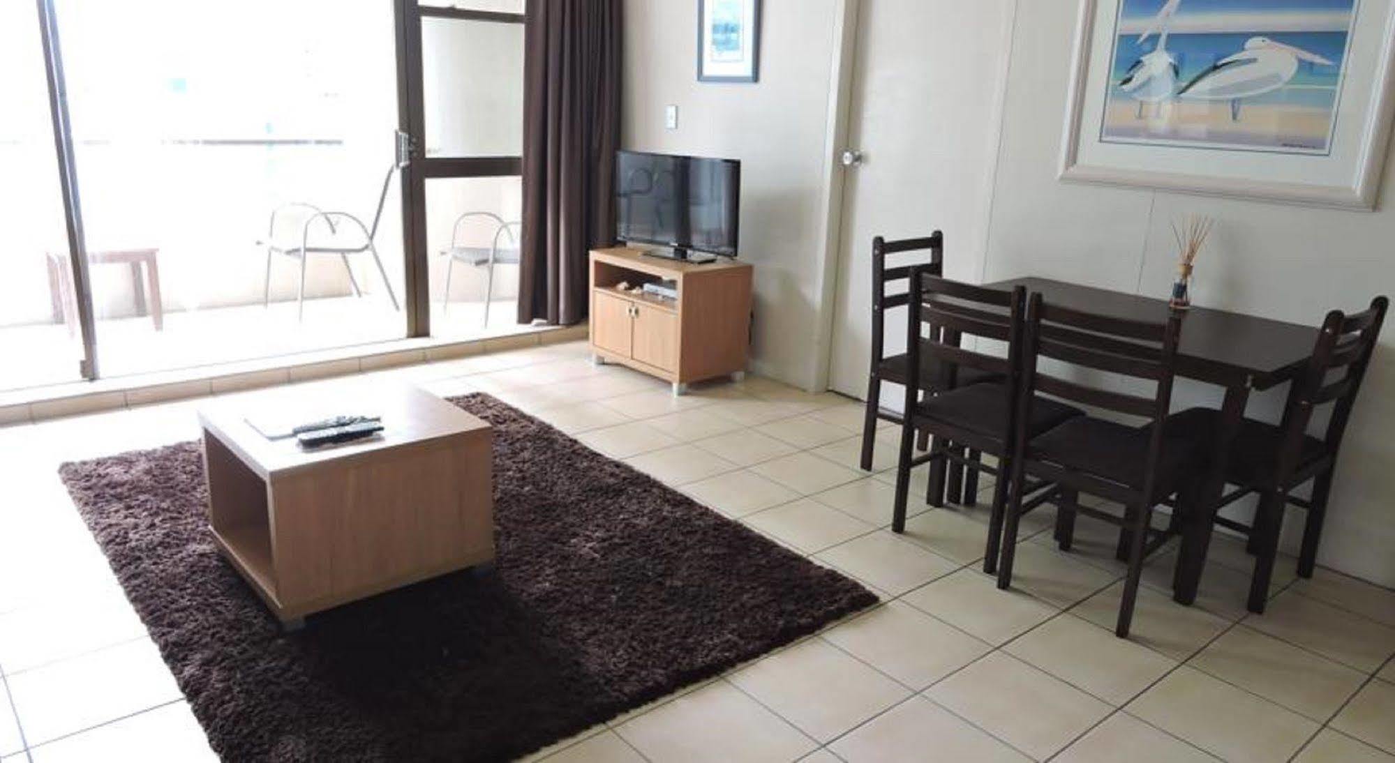 President Holiday Apartments - Absolute Beachfront Gold Coast Esterno foto