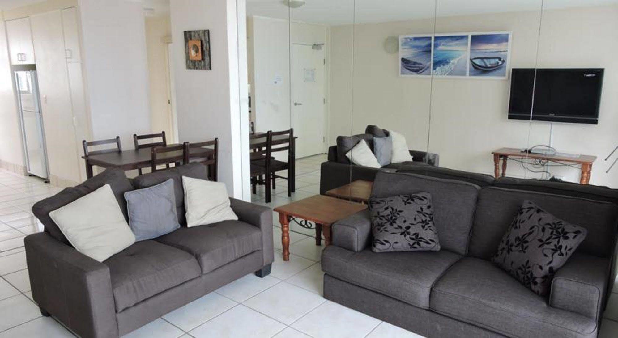 President Holiday Apartments - Absolute Beachfront Gold Coast Esterno foto