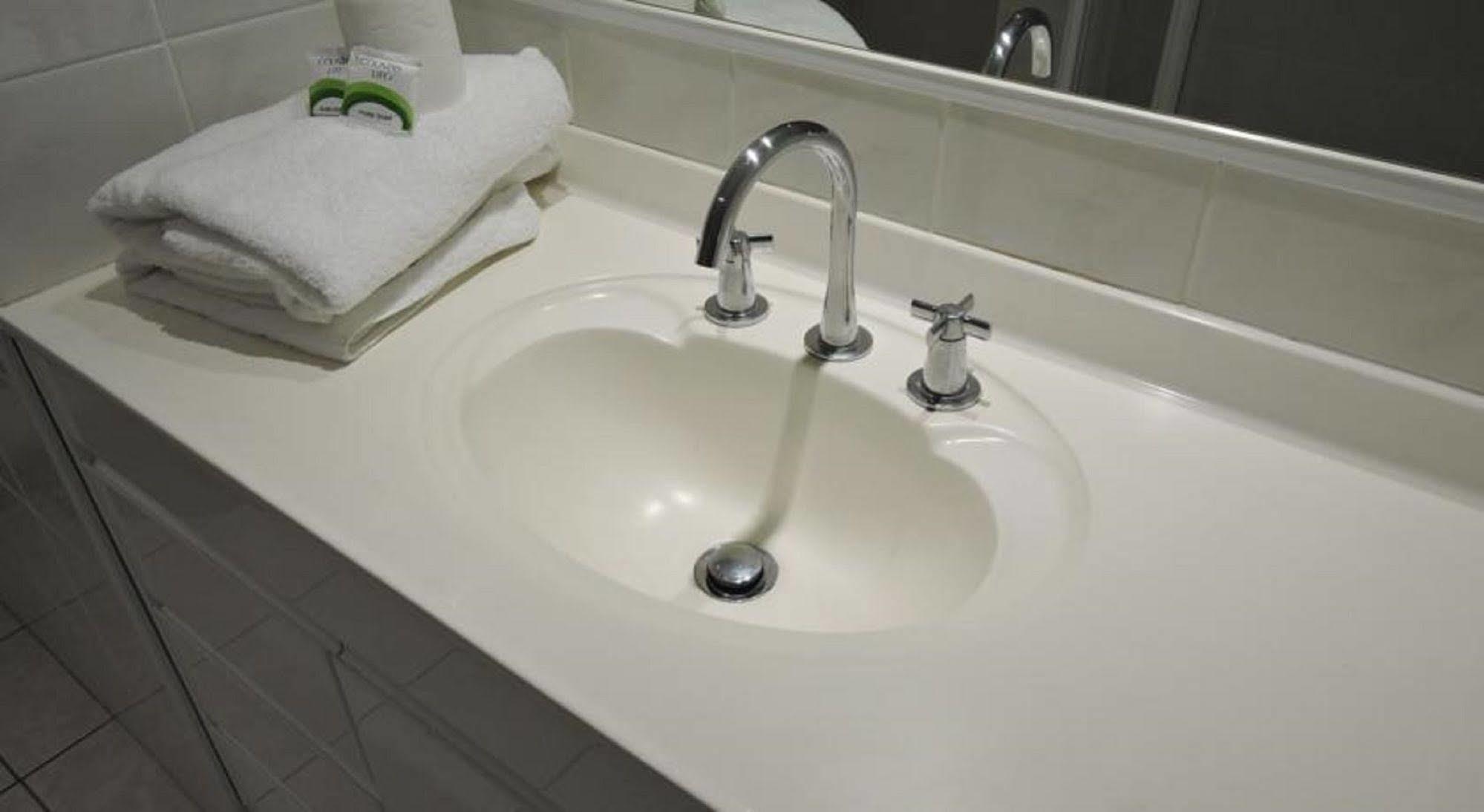 President Holiday Apartments - Absolute Beachfront Gold Coast Esterno foto
