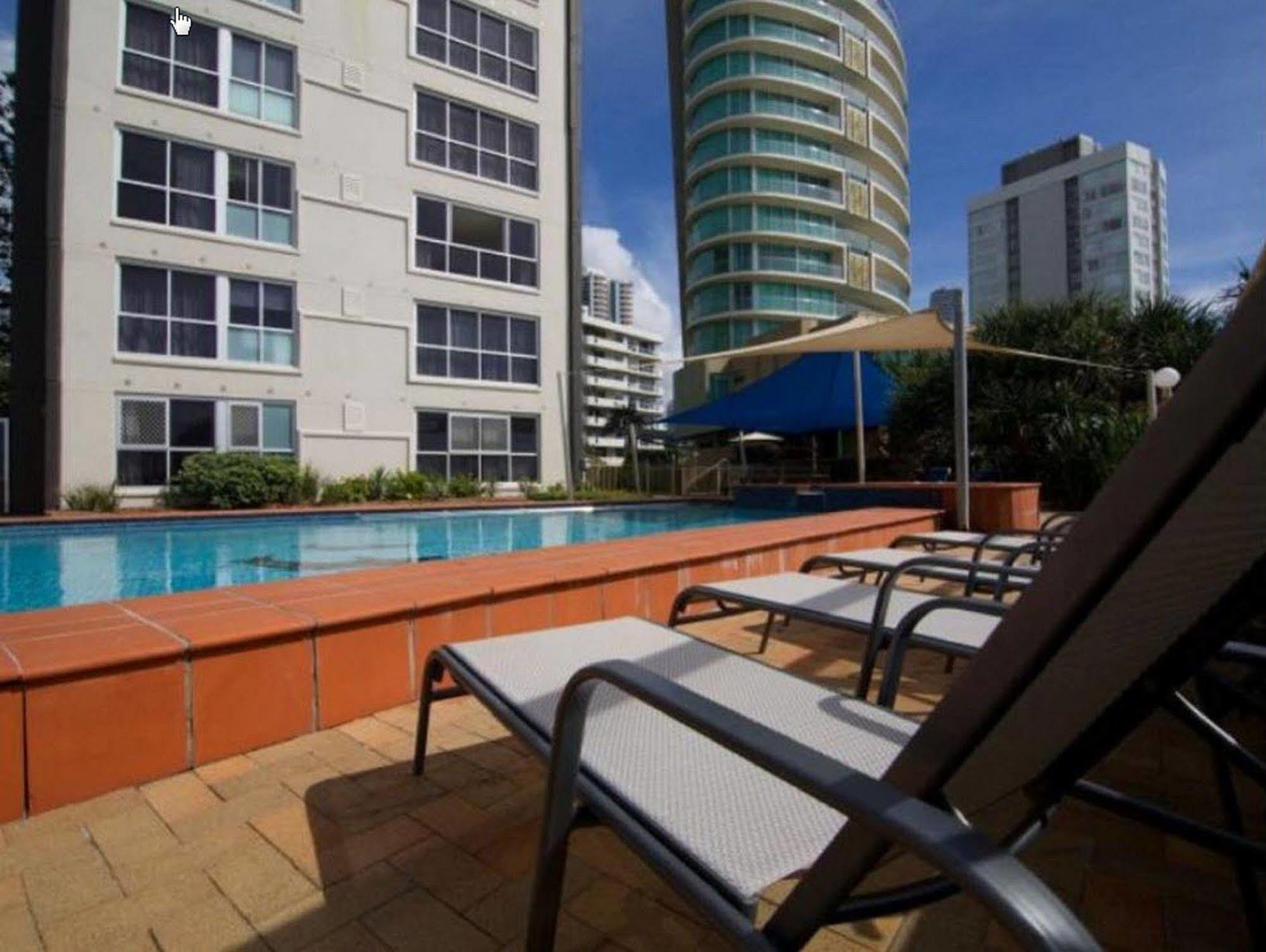 President Holiday Apartments - Absolute Beachfront Gold Coast Esterno foto
