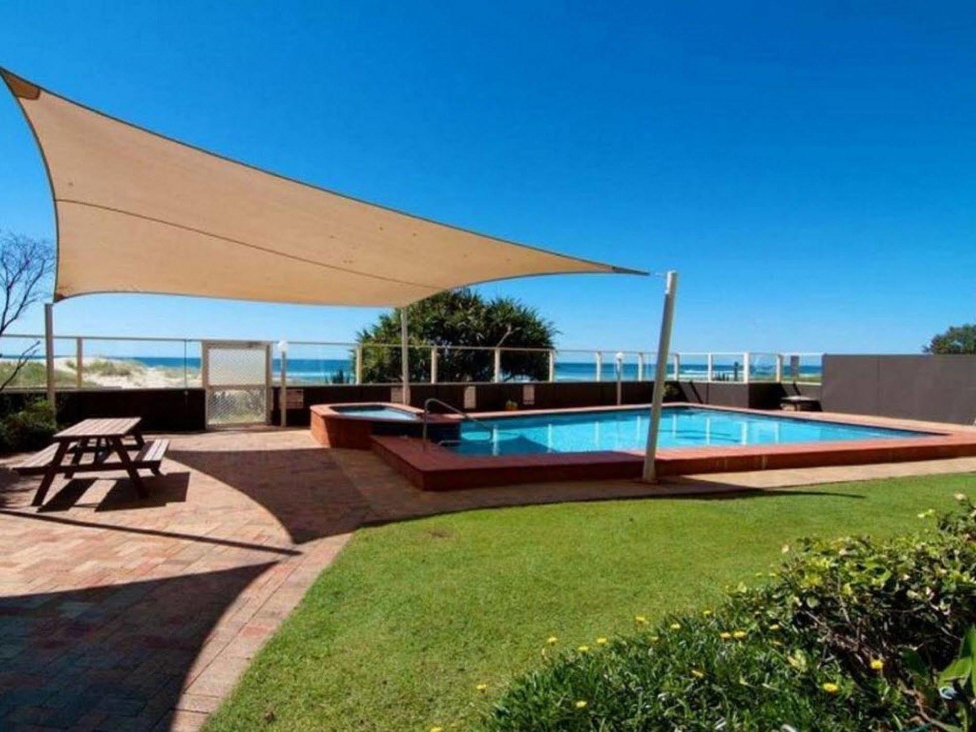 President Holiday Apartments - Absolute Beachfront Gold Coast Esterno foto