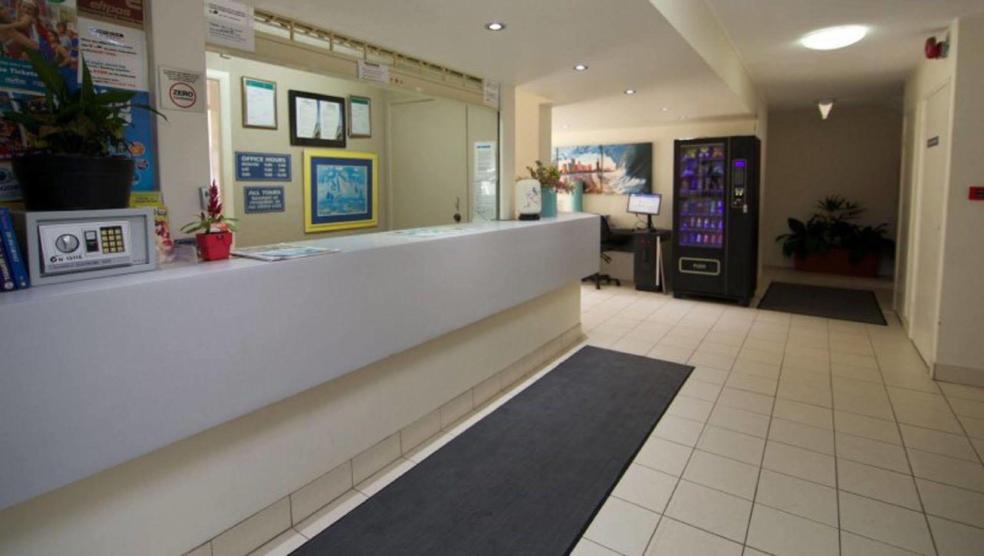 President Holiday Apartments - Absolute Beachfront Gold Coast Esterno foto