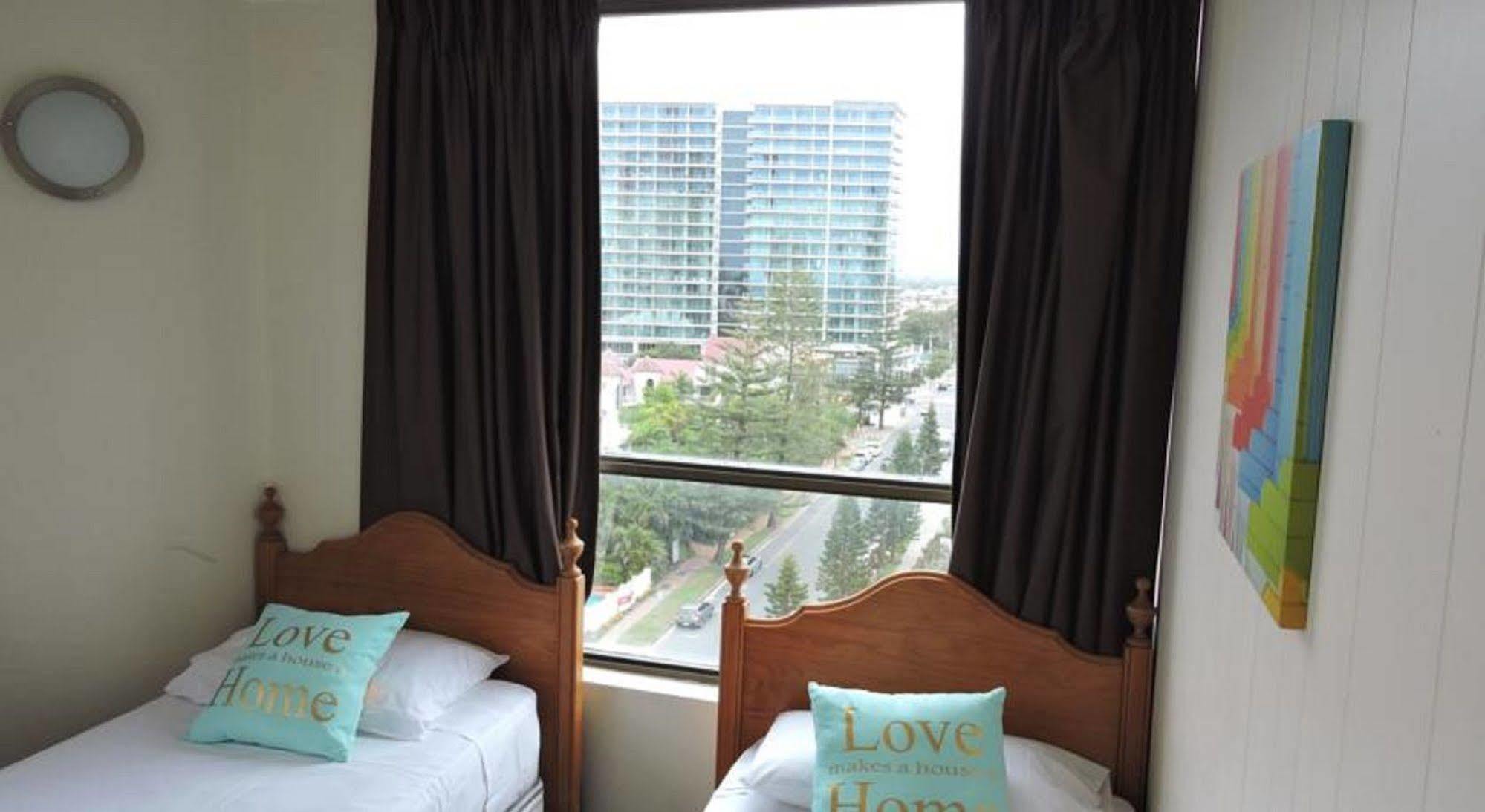 President Holiday Apartments - Absolute Beachfront Gold Coast Esterno foto