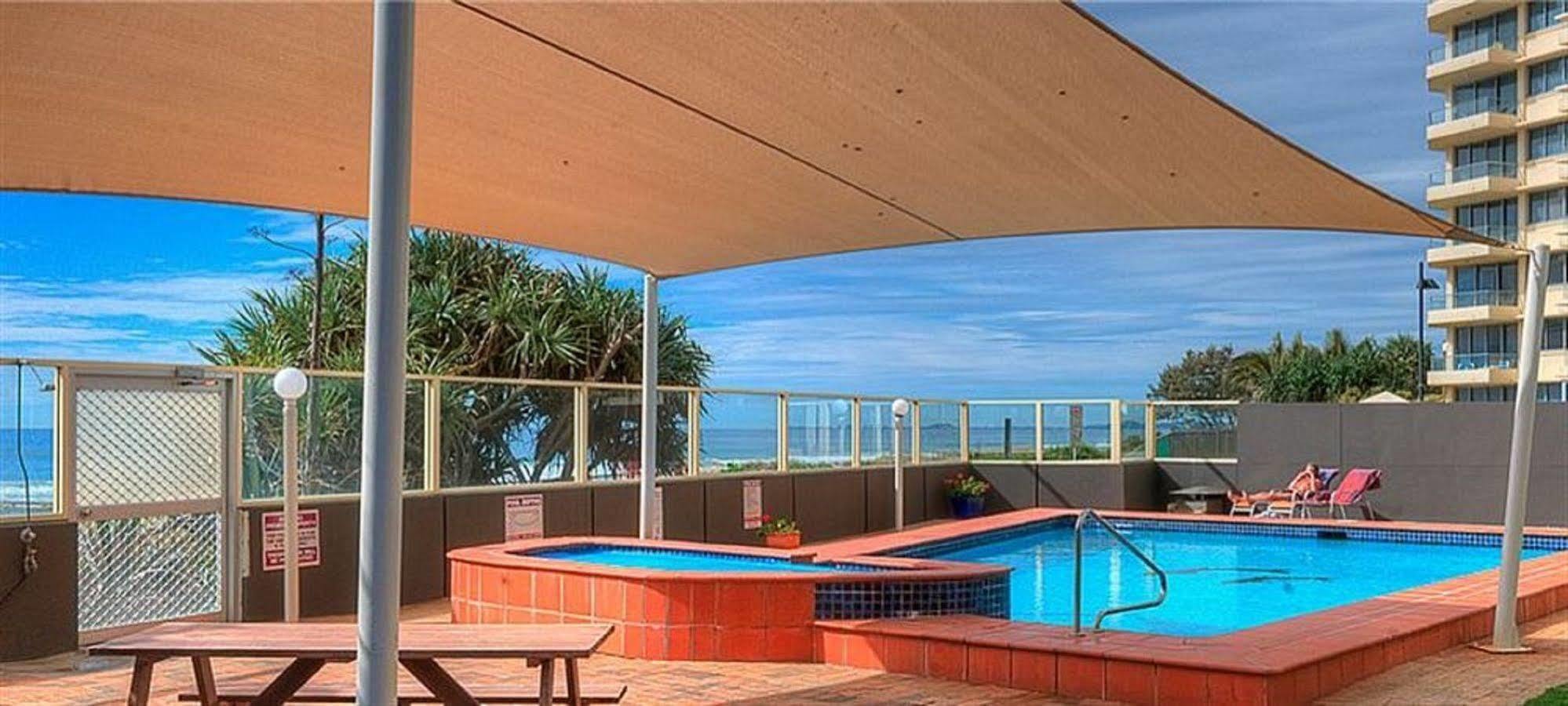 President Holiday Apartments - Absolute Beachfront Gold Coast Esterno foto